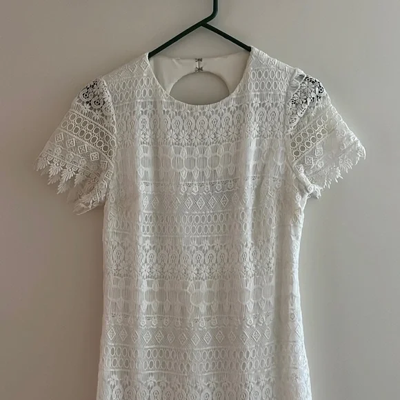 Laundry by Shelli Segal white dress lace sheath dress